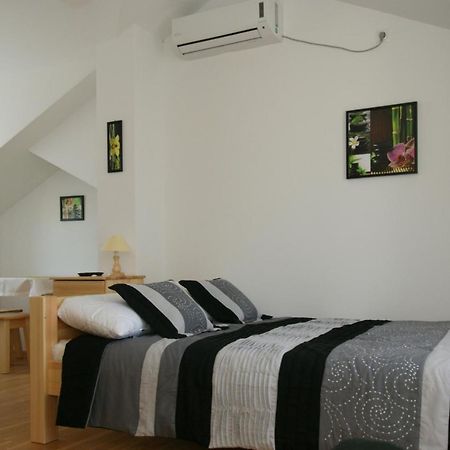 Villa Trio Srima Buitenkant foto