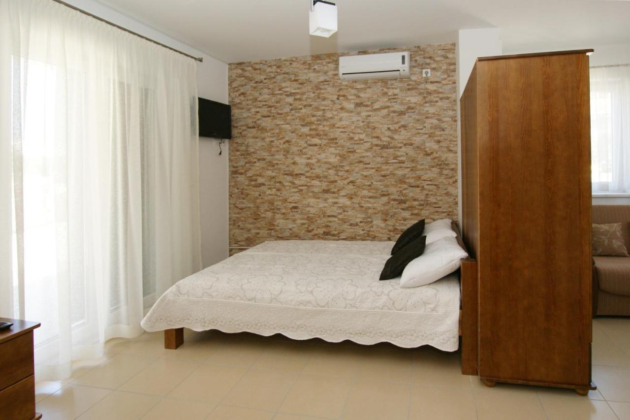 Villa Trio Srima Buitenkant foto