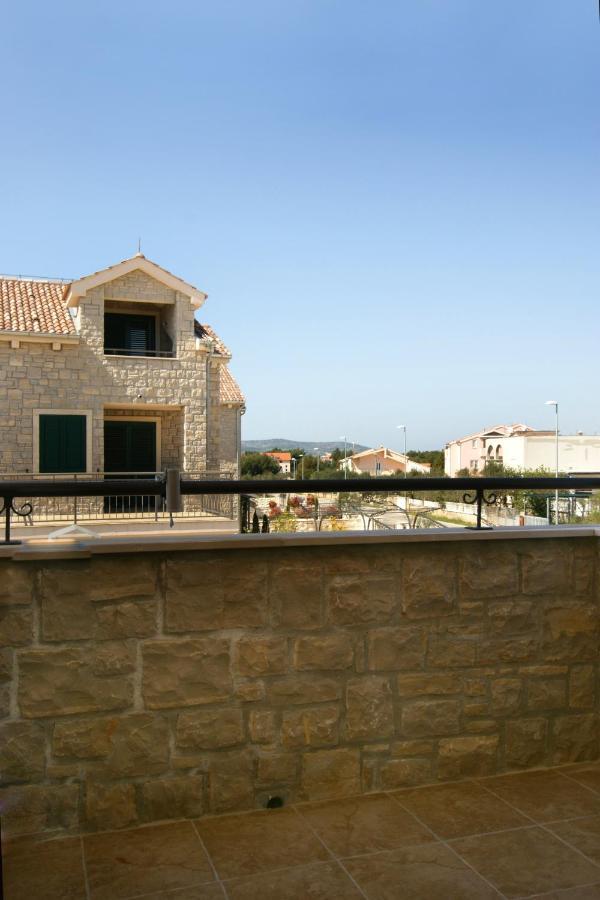 Villa Trio Srima Buitenkant foto