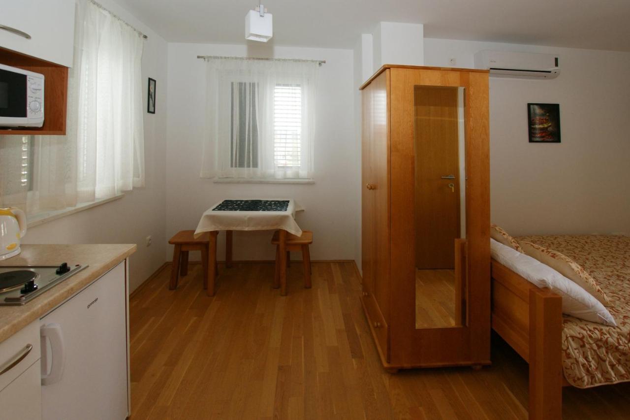 Villa Trio Srima Buitenkant foto