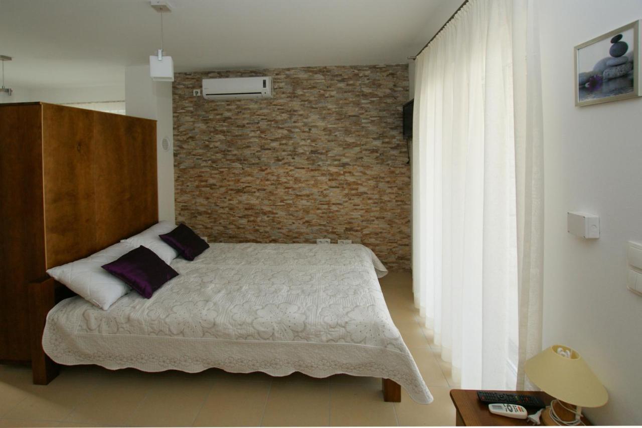 Villa Trio Srima Buitenkant foto