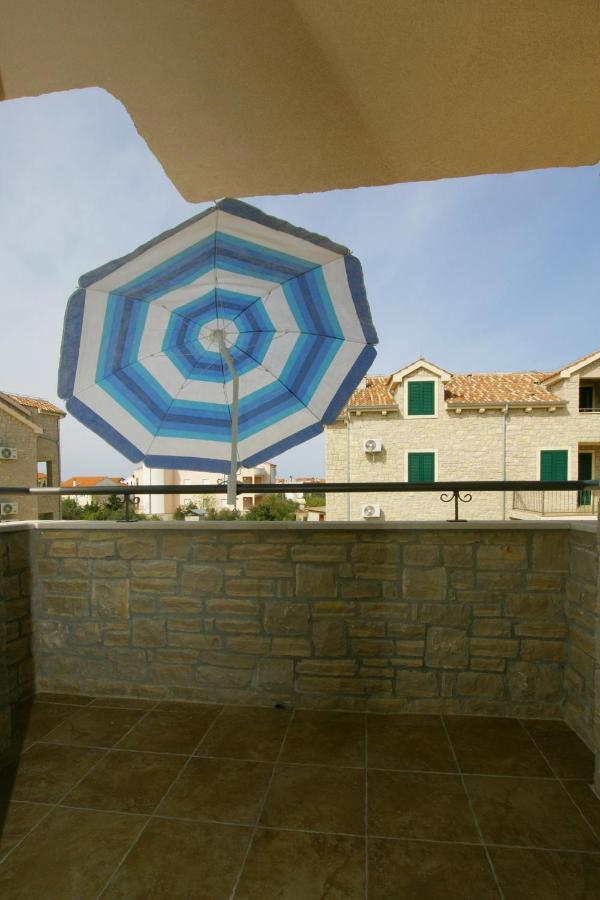Villa Trio Srima Buitenkant foto