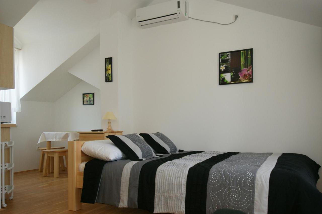 Villa Trio Srima Buitenkant foto